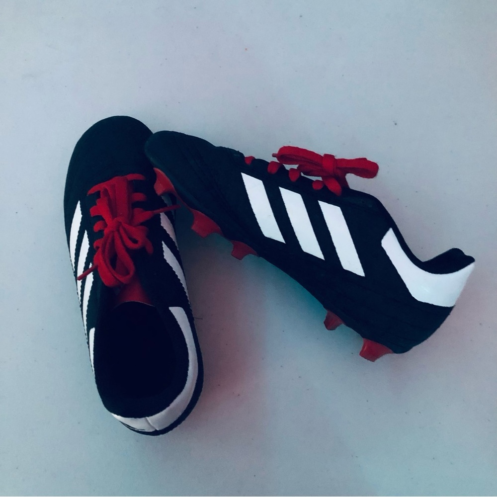 Used-Like New. Youth Adidas Soccer Cleats. Size 2.